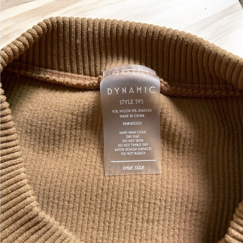 DYNAMIC | Top - Picture 3 of 3